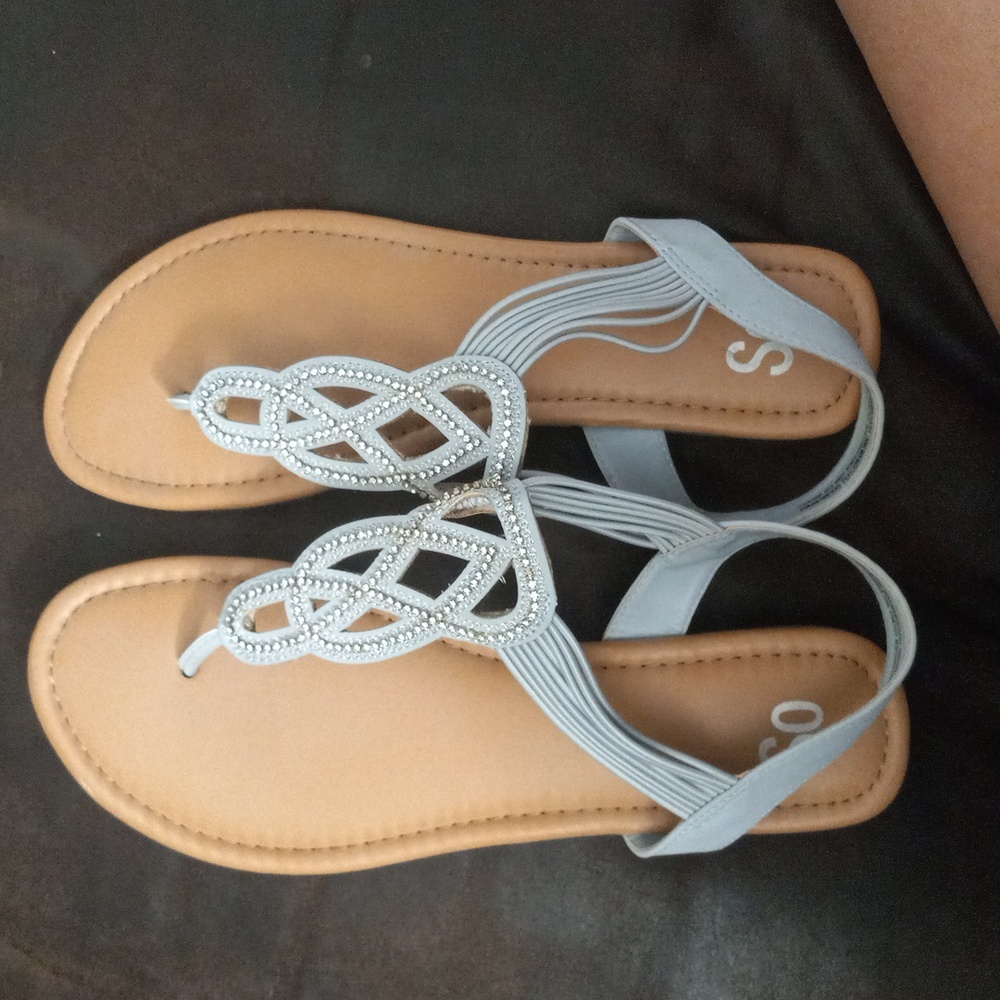 So Women’s Sandals Size Large. Black/Silver